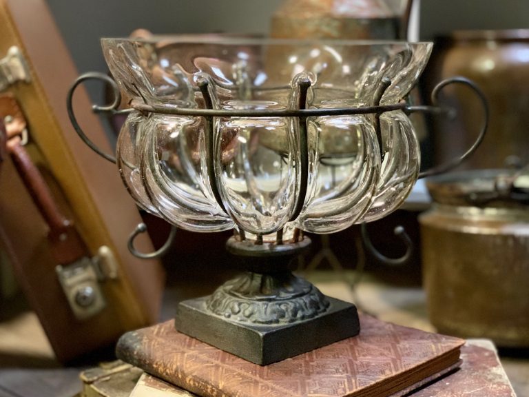 Fransk glas skål på fot i metall Retrolux antik