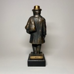 Statyett mässing vandringsman med hatt och väska Retrolux antik