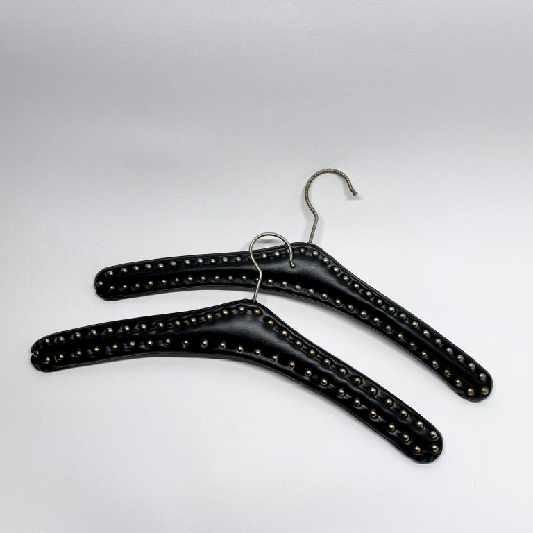 Kläd galgar 1950-tal svart nitar Retrolux antik