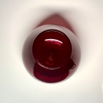 Stor kupad röd konjaks kupa glasvas på fot Retrolux antik