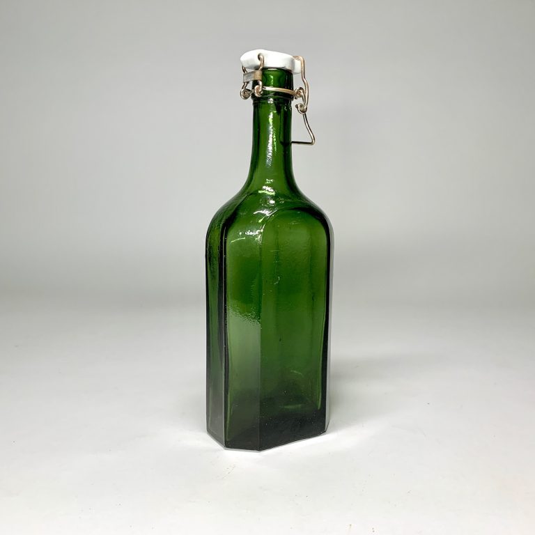 Spritbutelj grön med porslin 1920-tal Retrolux antik